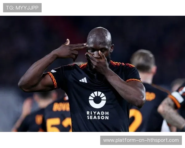 卢卡库脚底拨球晃倒对手，比利时前场节奏完全掌握