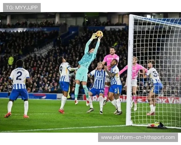 布莱顿前场跑位持续撕扯防线